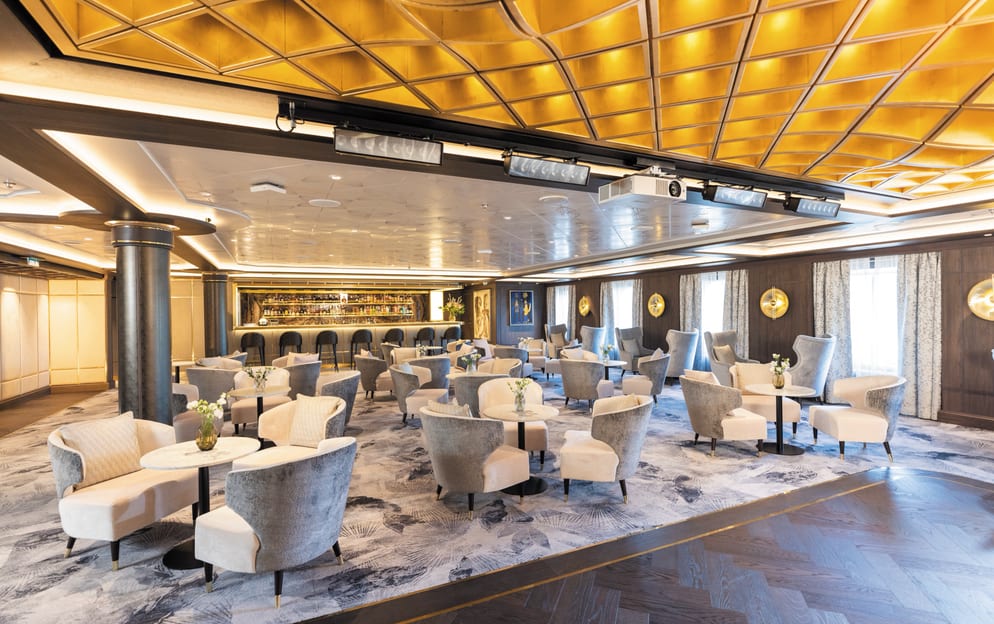 RSSC Seven Seas Grandeur, Meridian Lounge.jpg